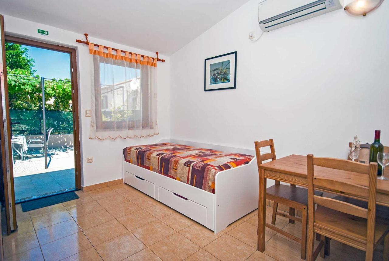 Apartman Kirac Pomer Extérieur photo