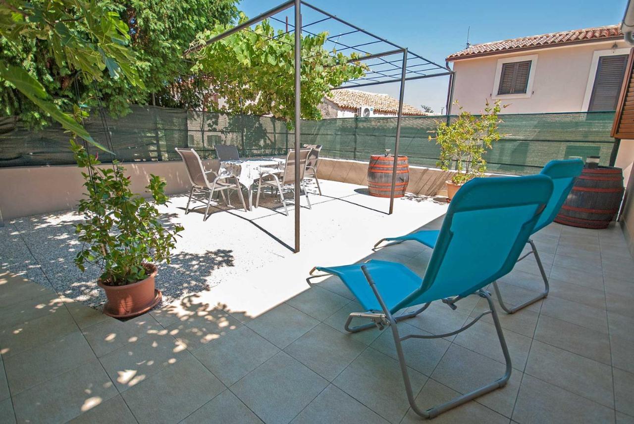 Apartman Kirac Pomer Extérieur photo