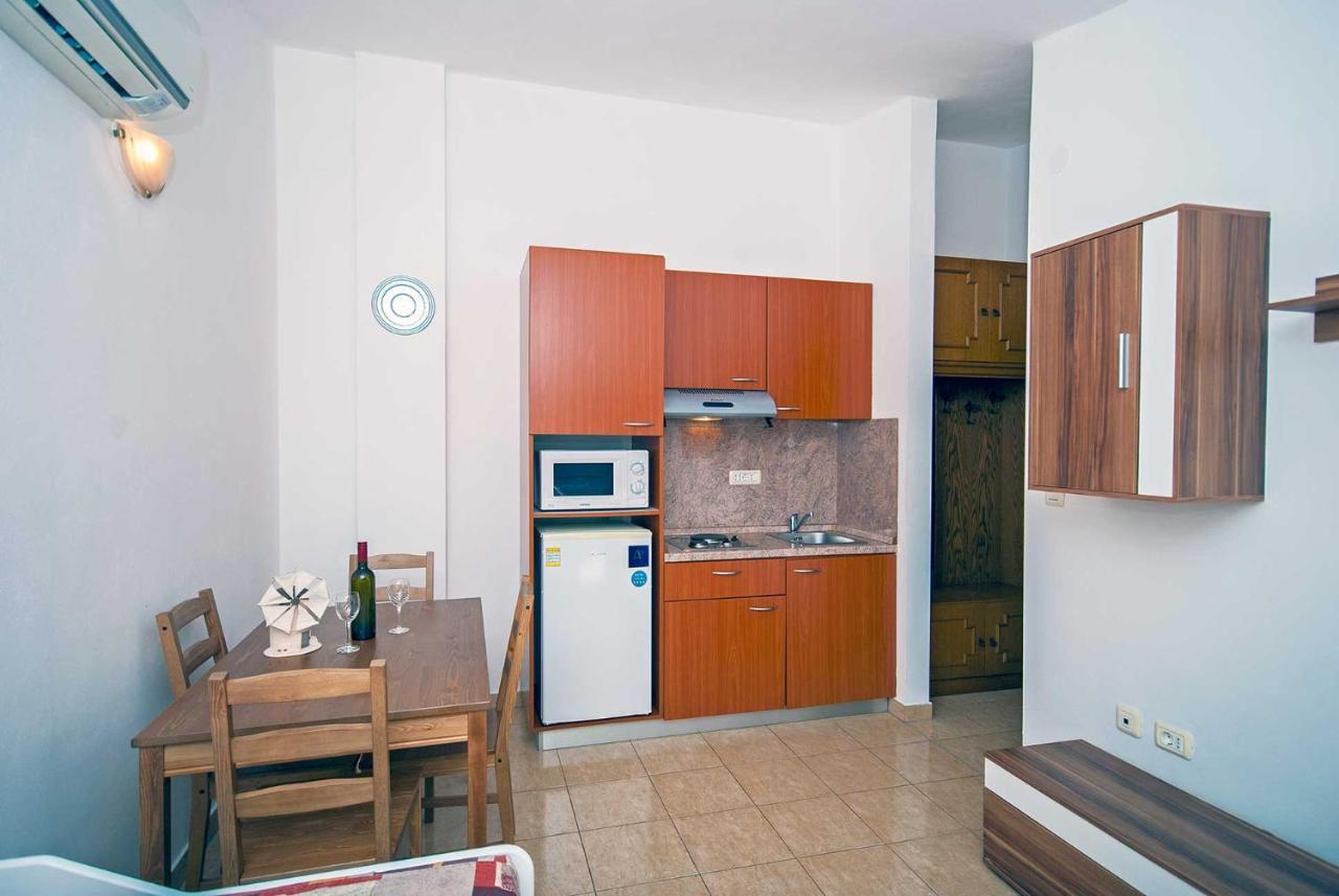 Apartman Kirac Pomer Extérieur photo