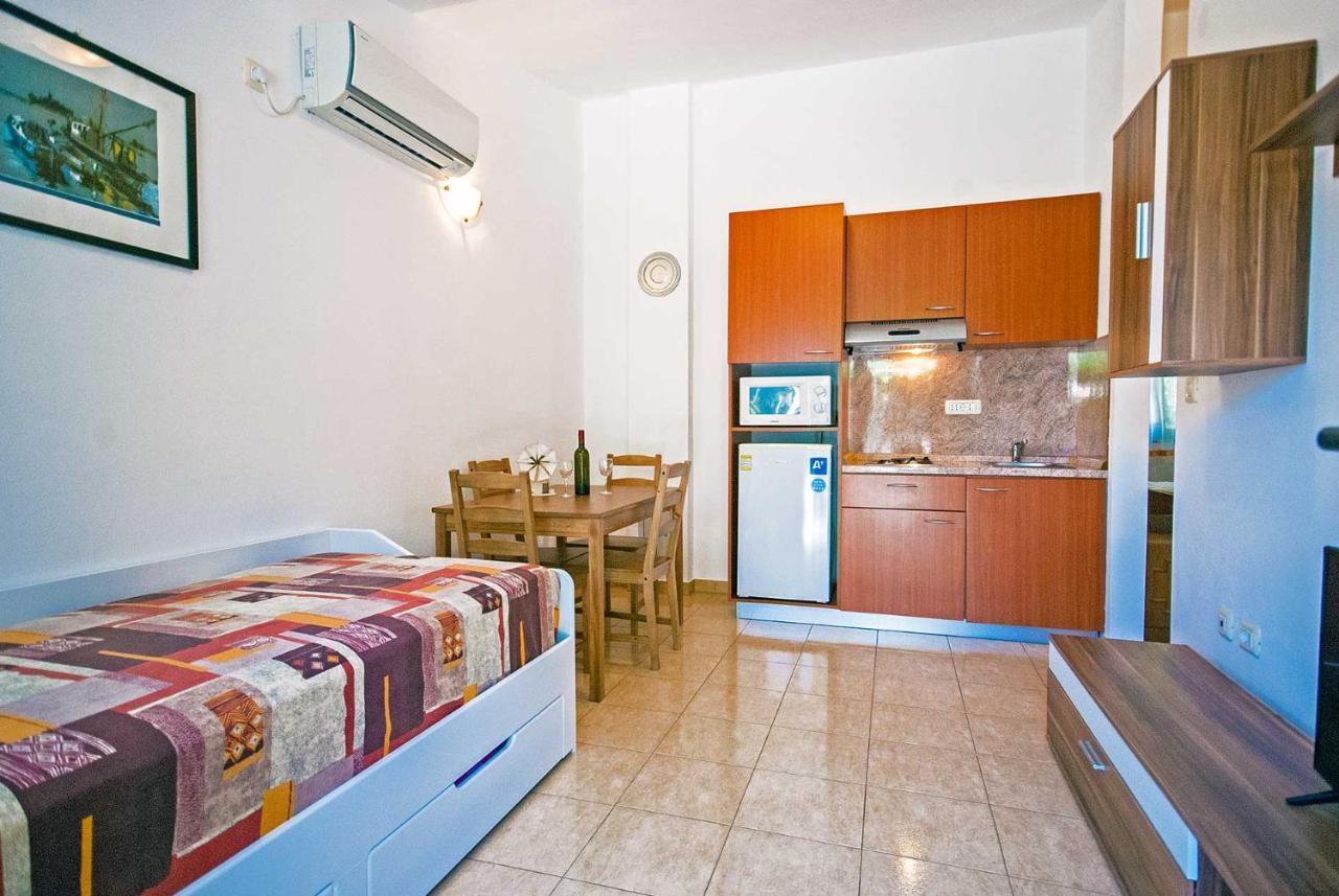 Apartman Kirac Pomer Extérieur photo