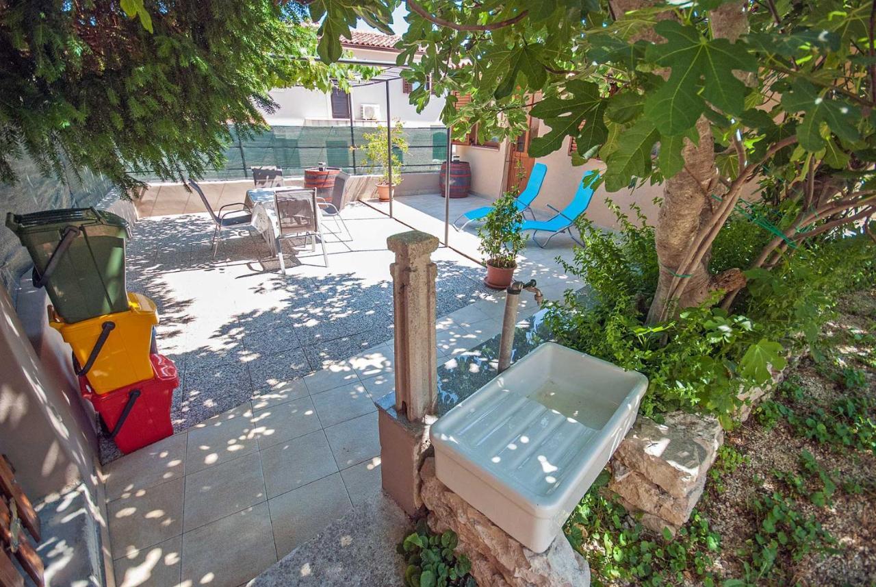 Apartman Kirac Pomer Extérieur photo