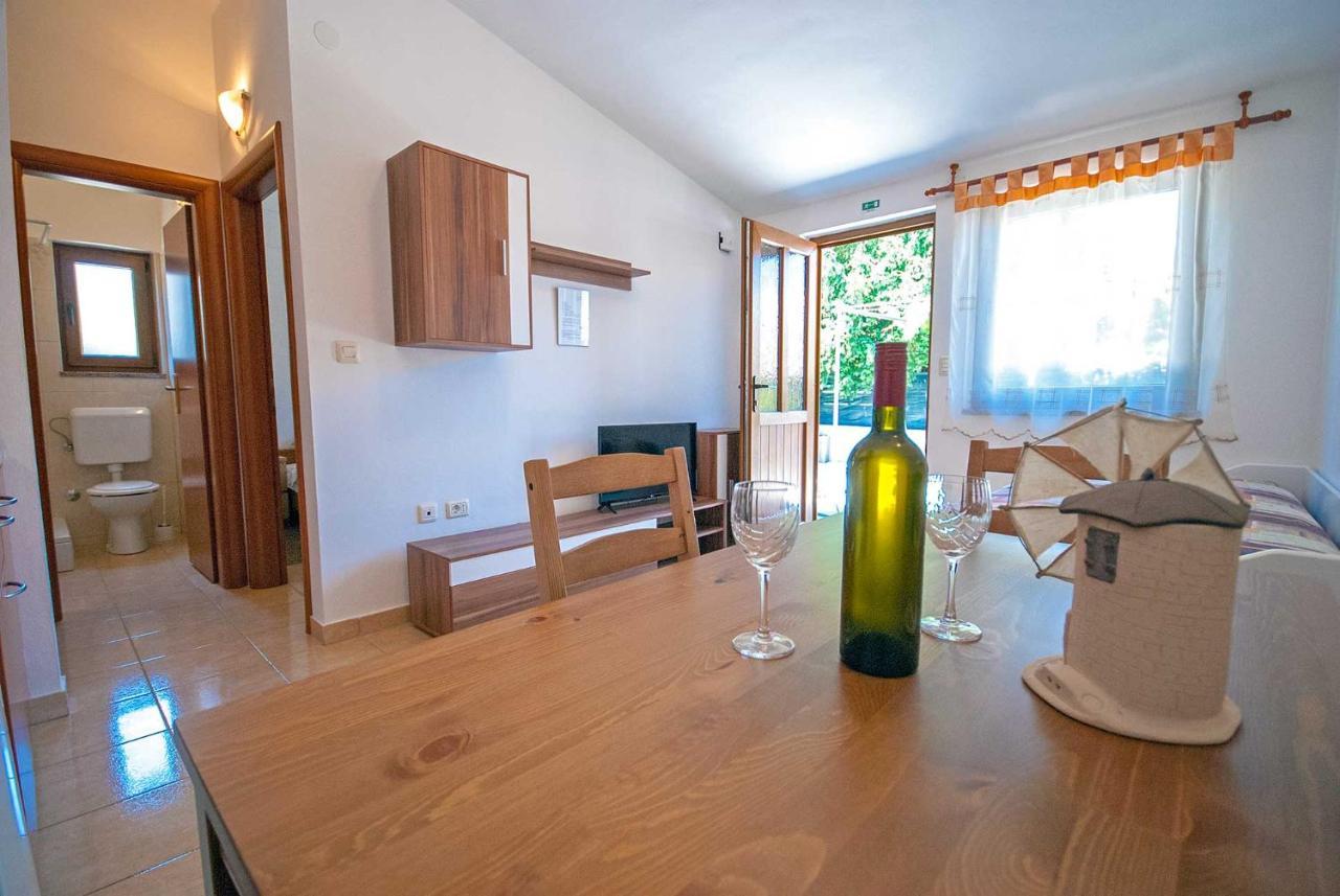 Apartman Kirac Pomer Extérieur photo