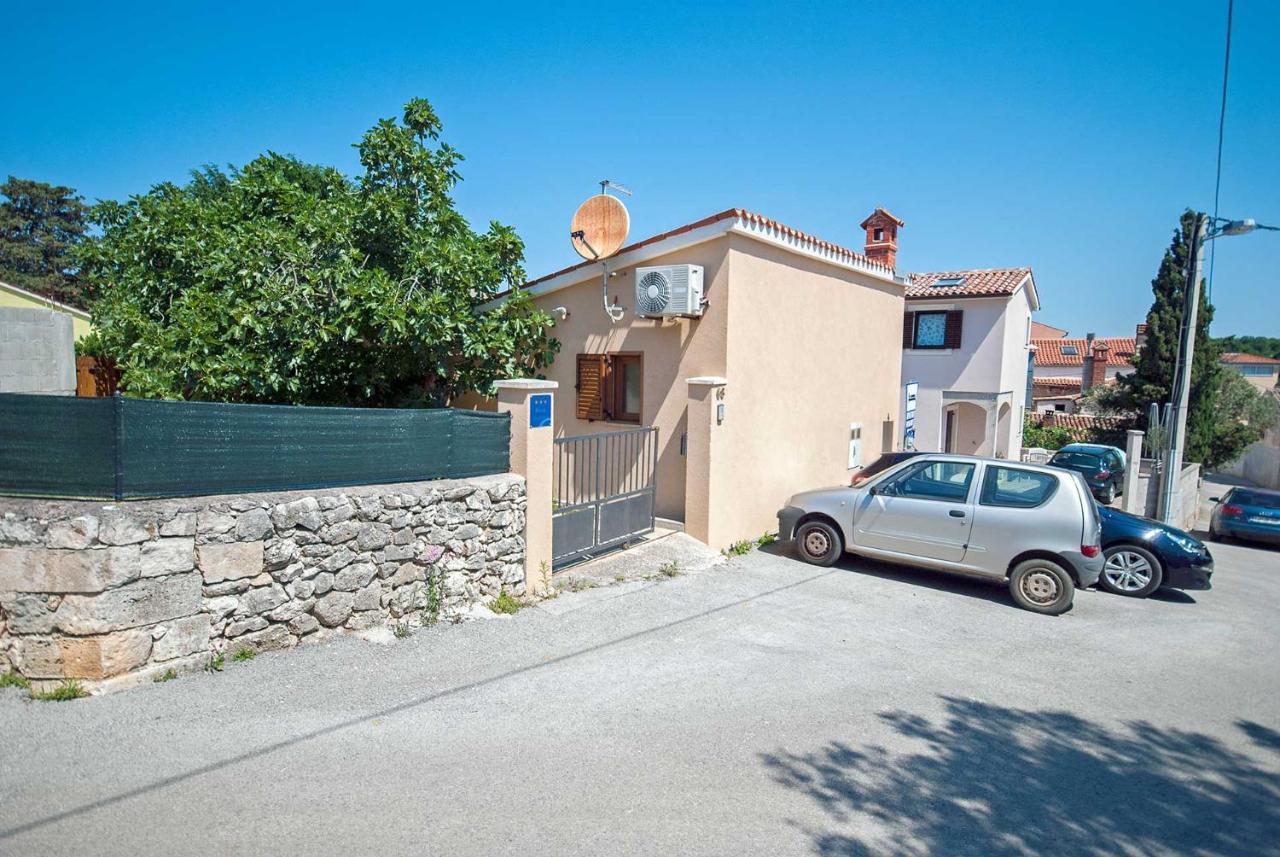 Apartman Kirac Pomer Extérieur photo